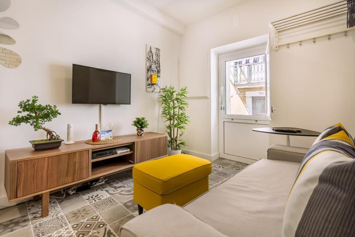 Historical Compact Flat *