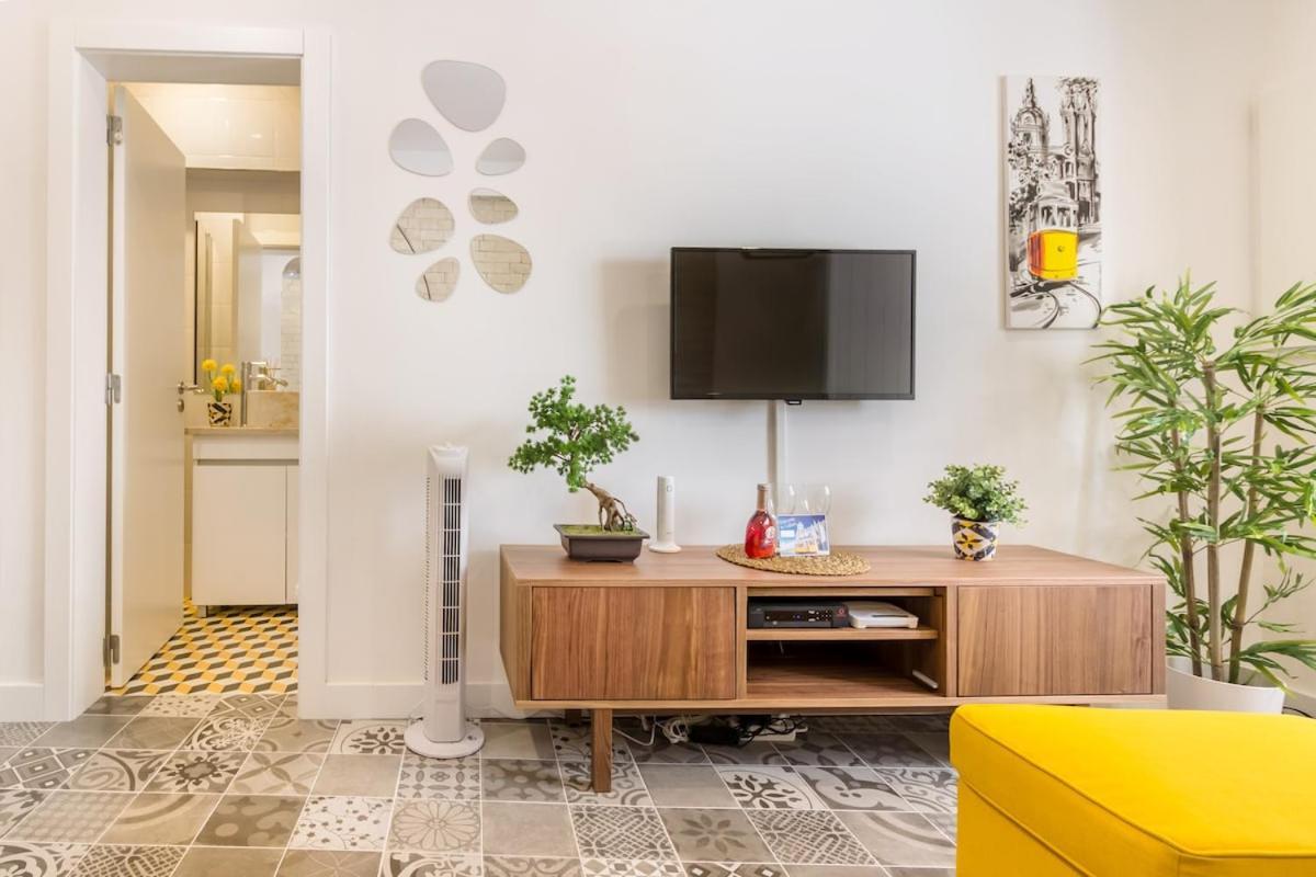 Historical Compact Flat *